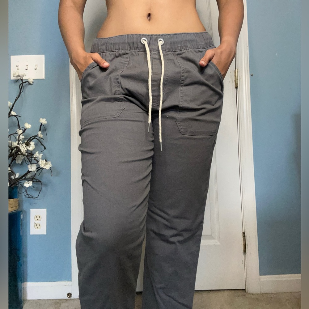 GRAY. Cargo pants w/ drawstring. Pockets included
